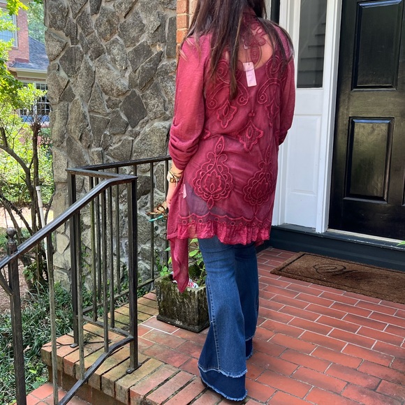 12 Made In Italy Chic Top and Cardigan Set - Picture 5 of 6